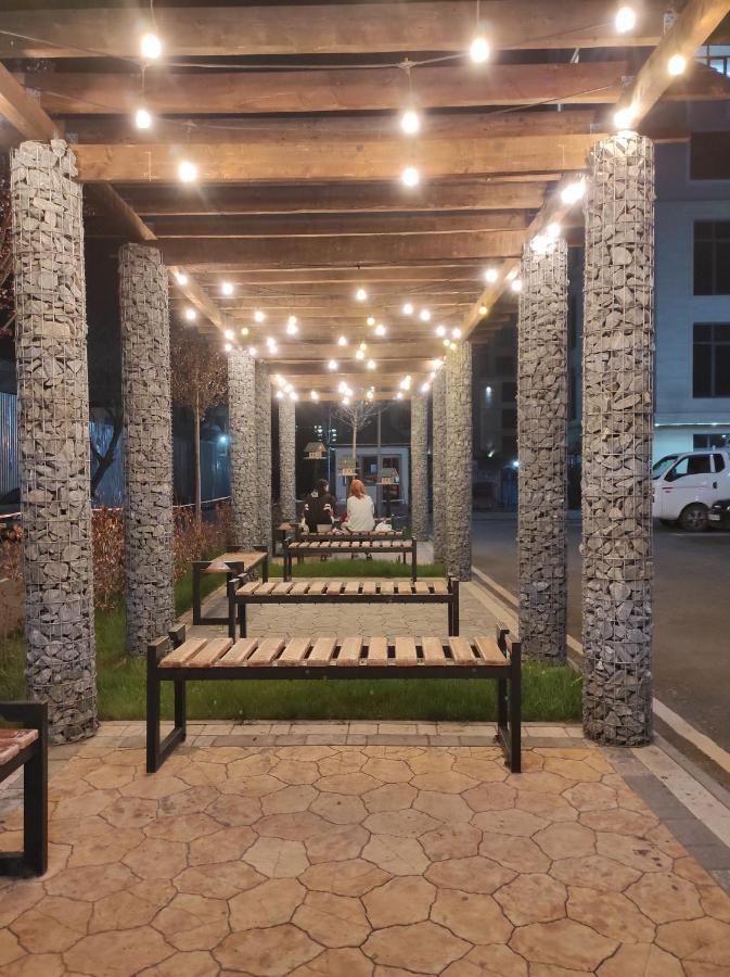 Prestigious Apartment In บิชเคก ภายนอก รูปภาพ